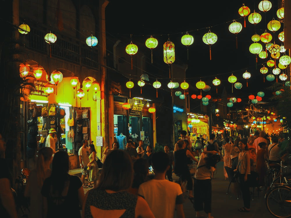 Wander along the lantern-filled streets in Hoi An (Source: Pexels)